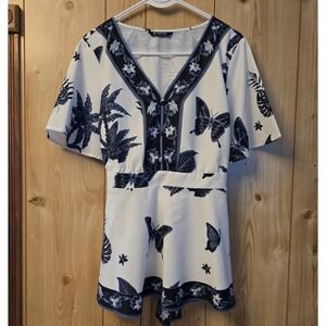 Bloomchic Tunic Top Size 14-16 White Blue Floral Butterfly Print Short Sleeve